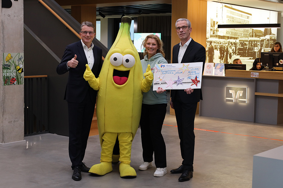 Spendenübergabe an die Initiative Fruchtalarm Spendenübergabe an die Initiative Fruchtalarm